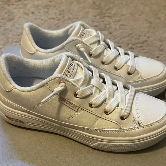 BOGO !!! Sketchers Arch Fit Arcade - Picture 14 of 14